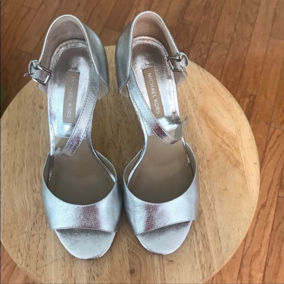 Silver Michael Kors heels - Picture 3 of 5